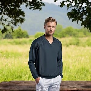 NWT Mens Pullover Munsingwear Black Nylon Windbreaker Long Sleeve V-Neck Sweater